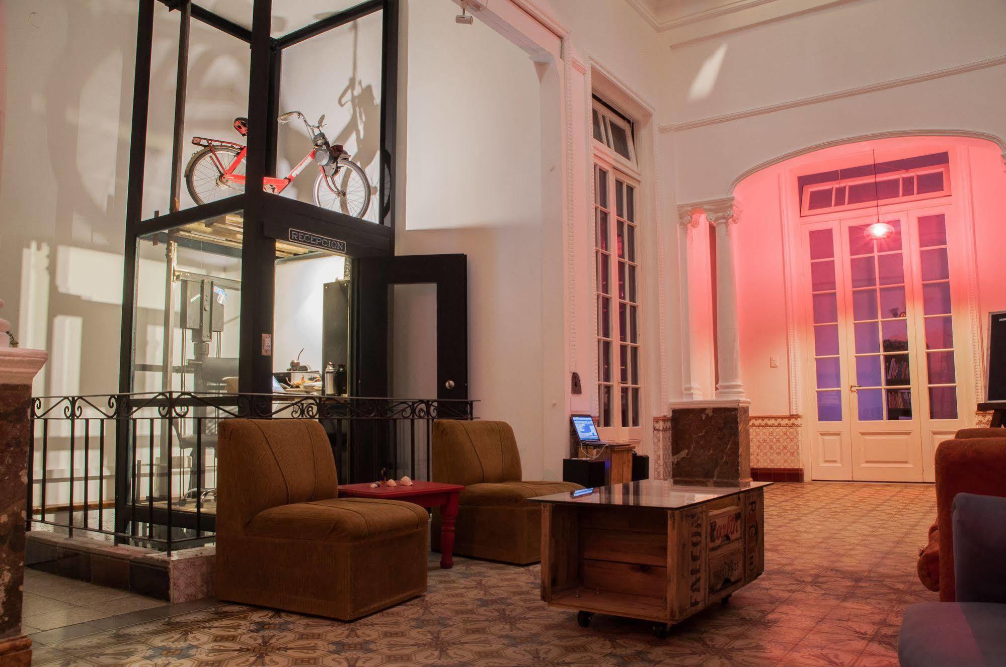 Blanes Hostel Montevideo Buitenkant foto